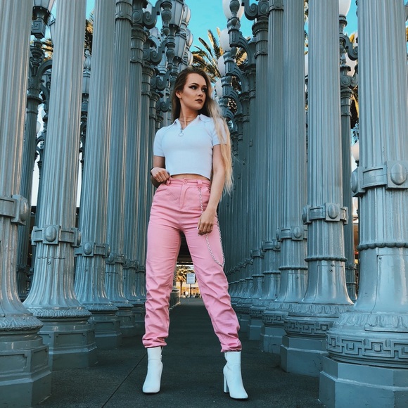 pink cargo pants with chain